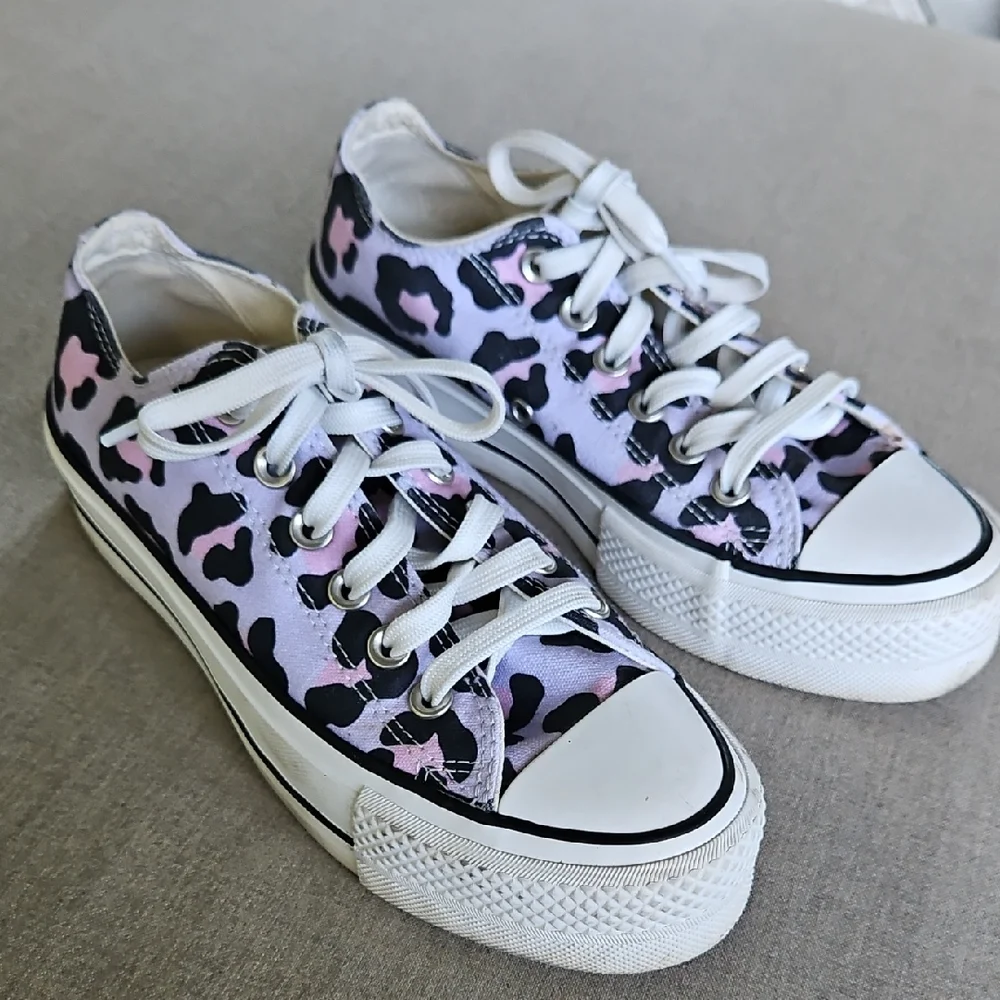 Converse Women's Stylish Leopard Animal Print Sneakers 6 - Picture 1 of 12